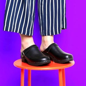 Verka leather Swedish clogs